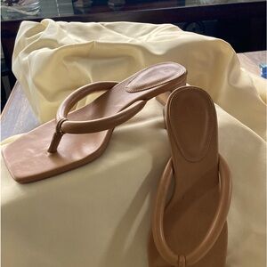 Thong strap leather sandal